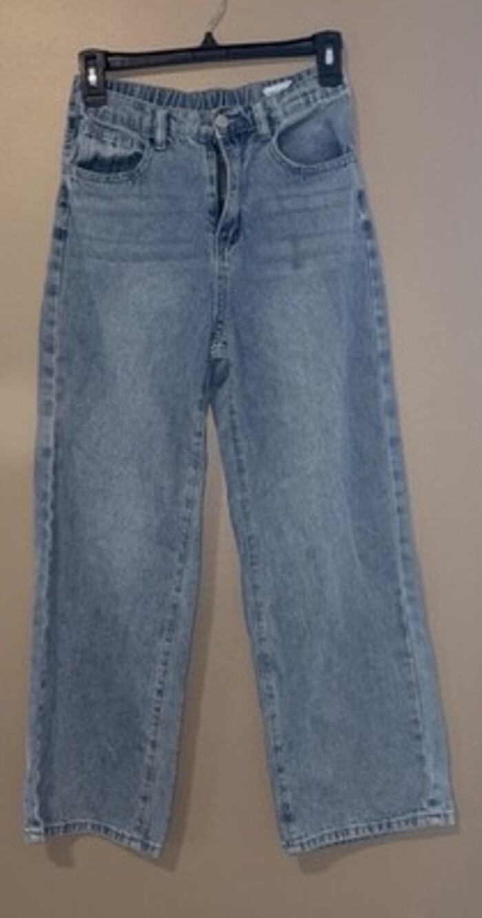 Shein Girls Light Wash Straight Leg Fit Jeans 13